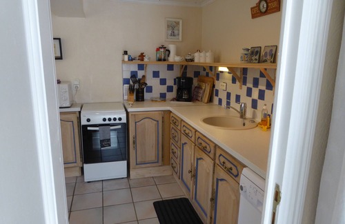Rognonas Cottage | Large 2 Person Apartment with Air Conditioning & lovely private outdoor area