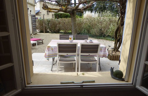 Rognonas Cottage | Large 2 Person Apartment with Air Conditioning & lovely private outdoor area