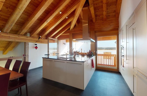 Surlej Apartment | Large 3-½ room maisonette on the 2nd floor.