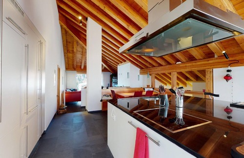 Surlej Apartment | Large 3-½ room maisonette on the 2nd floor.