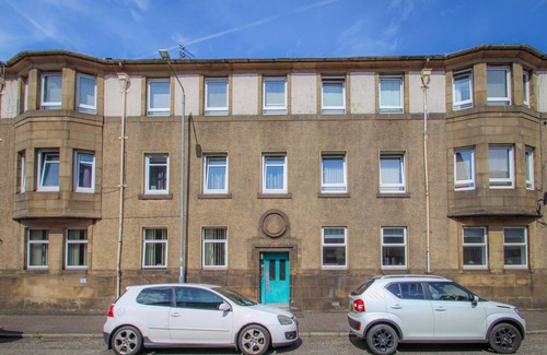 Greenock Apartment | Large 3 bed apartment in town centre
