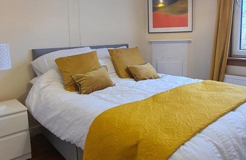 North West Apartment | Large 3 Bed Apartment Glasgow West End Free Parking & Electric Vehicle point