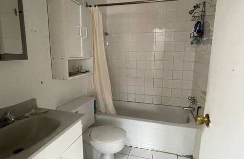 Southwest Apartment | large 3 bedroom apartment, next to metro station, 10 minutes to downtown