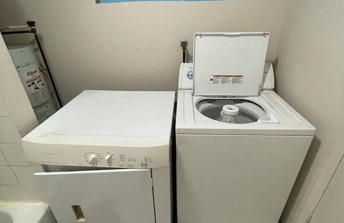 Southwest Apartment | large 3 bedroom apartment, next to metro station, 10 minutes to downtown