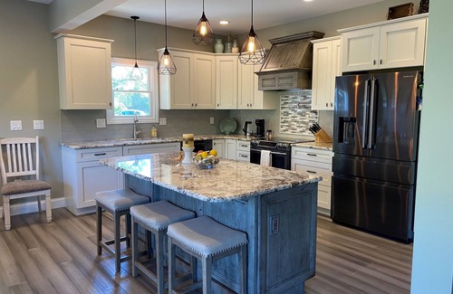 Port Huron House | Large, 3 bedroom Cottage on Black River sleeps up to 10.