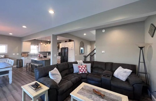 Port Huron House | Large, 3 bedroom Cottage on Black River sleeps up to 10.