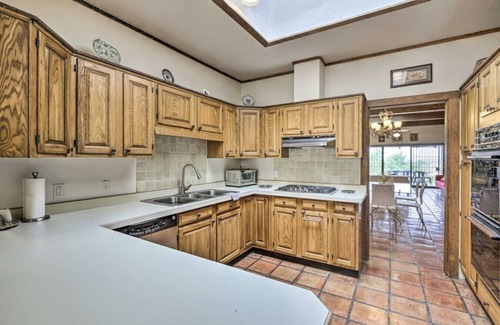 Biggs Field House | Large 3 bedroom in a safe Neighborhood!