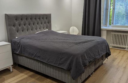 Lantinen District Apartment | Large 3 bedroom renovated apartment in leafy Munkkiniemi