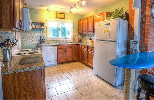 Clinton House | Large 3 BR Home w/ Private Beach access