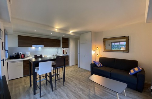 Cabourg Apartment | Large 3-room apartment - Seafront - Garden - Beach - Heated pool