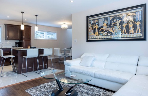 Rosemount House | Large 3bdrm Duplex in the Heart of Kitchener!