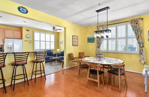 Bayside House | Large 3BR 2.5BA Garage Townhouse in Great West OC Neighborhood with Pool.