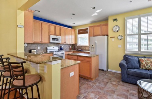 Bayside House | Large 3BR 2.5BA Garage Townhouse in Great West OC Neighborhood with Pool.