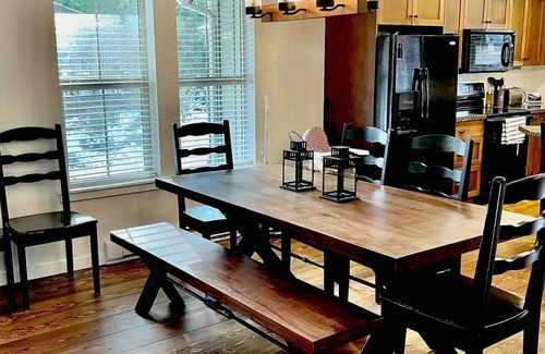 Lindell Beach Apartment | Large 3BR Cottage w/Hot Tub, Pool, Patio & BBQnn
