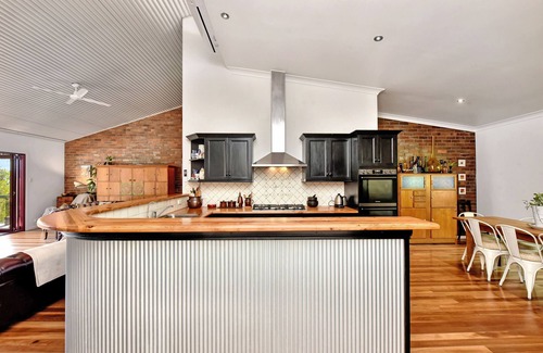 Watagan House | Large 4 bed house with pool, total privacy. 30 minutes from the Hunter Valley.