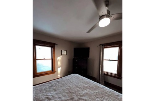 Negaunee House | Large 4 bedroom home in the heart of Negaunee