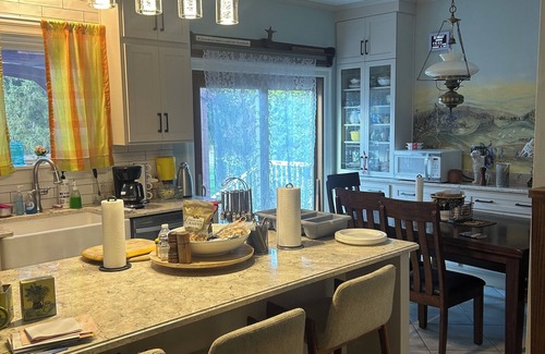 Hilton House | Large 4-bedroom house with AC and WiFi in peaceful Hilton