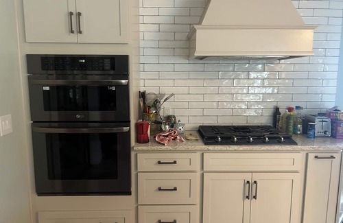 Hilton House | Large 4-bedroom house with AC and WiFi in peaceful Hilton