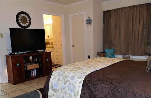 Mountainview House | Large 4 Bedrooms, 3 Baths, walk to Parks and Dog friendly