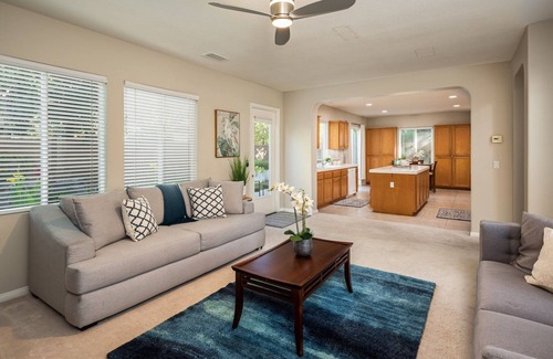Oak Creek House | Large 5 Bed Home in a Gated Community