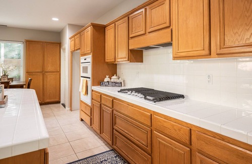 Oak Creek House | Large 5 Bed Home in a Gated Community