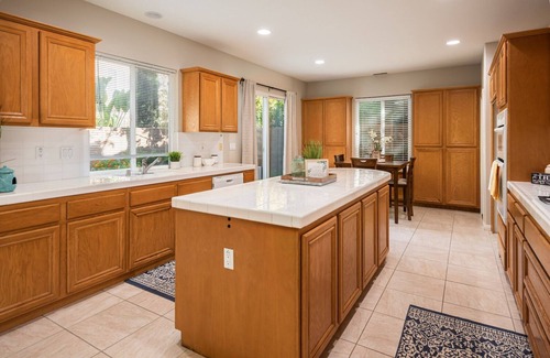Oak Creek House | Large 5 Bed Home in a Gated Community