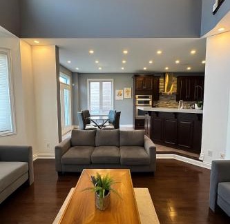 Brampton House | Large 5-Bedroom Gem - Stylish, Spacious, Well-Located