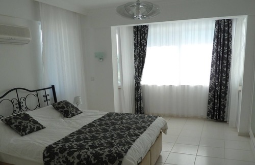Sarigerme Villa | Large 5 bedroom Villa in Elevated Position with Own Pool And Close To The Sea