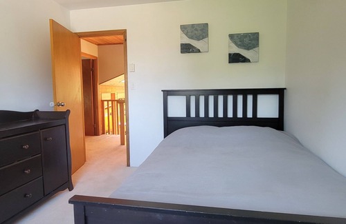 Gibsons House | Large 5BR family home w/hot tub, trampoline. Pet friendly! Close to park/beaches