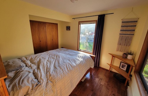 Gibsons House | Large 5BR family home w/hot tub, trampoline. Pet friendly! Close to park/beaches