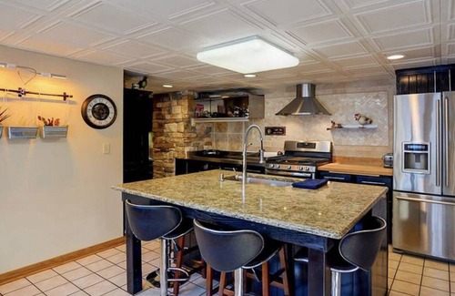 Portage Villa | Large 6 bedroom Villa Near The Wisconsin Dells, Devils Lake, Cascade And More