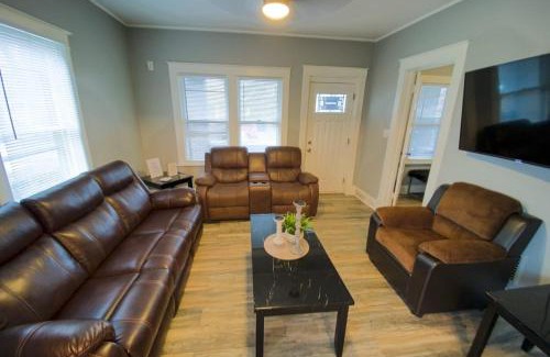 Niagara Falls House | Large 6BR, 2 bath in Niagara Falls