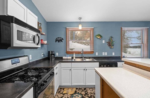 Siren Cabin | Large 7-bedroom cabin with beautiful views in welcoming Siren, Wi.