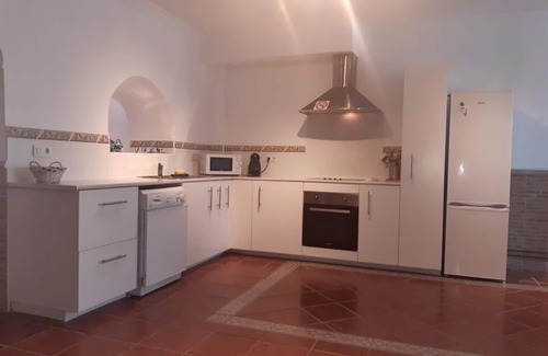 Jatar House | Large affordable house Near Alhama de Granada, Free wifi, private pool + garden.