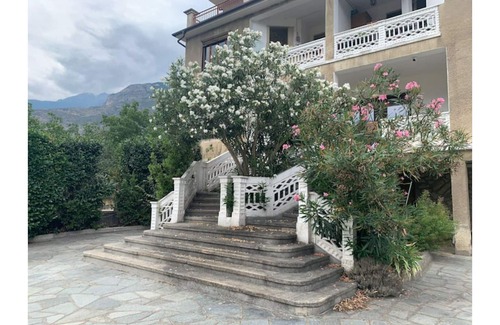 Bussoleno Apartment | Large air-conditioned apartment with private courtyard