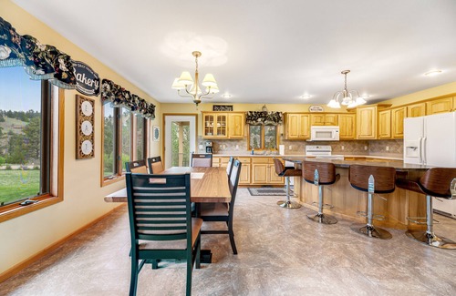 Hot Springs House | Large and attractive home w/WiFi, private washer and dryer, central AC, patio
