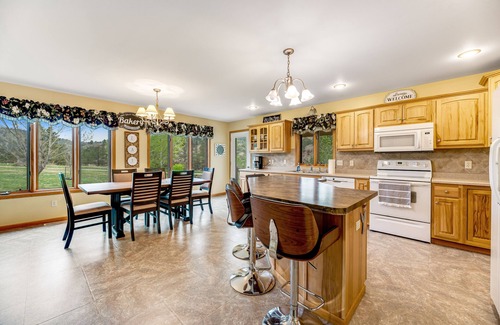 Hot Springs House | Large and attractive home w/WiFi, private washer and dryer, central AC, patio