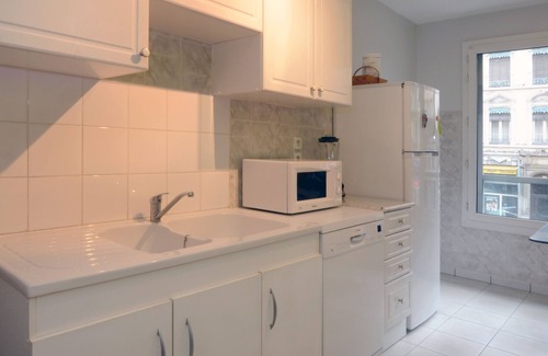 Part Dieu - Bir Hakeim Apartment | Large and bright 77 m² T3 with garage located in Garibaldi