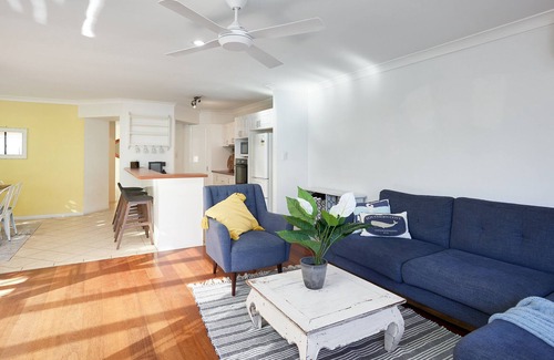 Miami House | Large and light Townhouse 600m from Burleigh Beach