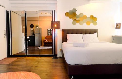 Jakarta Apartment | Large and Minimalist Studio at Pakubuwono Terrace Apartment By Travelio