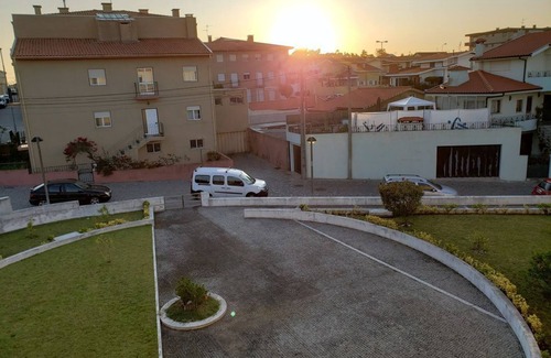 Arvore House | Large and quiet apartment in Porto next to the Varziela metro.