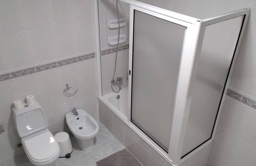 Arvore House | Large and quiet apartment in Porto next to the Varziela metro.