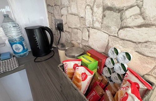 Bloxwich House | Large and spacious bedroom with en-suite near Birmingham airport,NEC,city centre