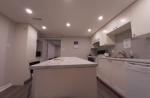 Woodbine Gardens House | Large Apartment with Own Entrance in a Bungalow