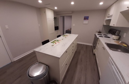 Woodbine Gardens House | Large Apartment with Own Entrance in a Bungalow