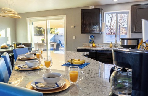 Page House | Large backyard with games/Grill & fire pit/2 Kings/Boat parking/Dogs welcome