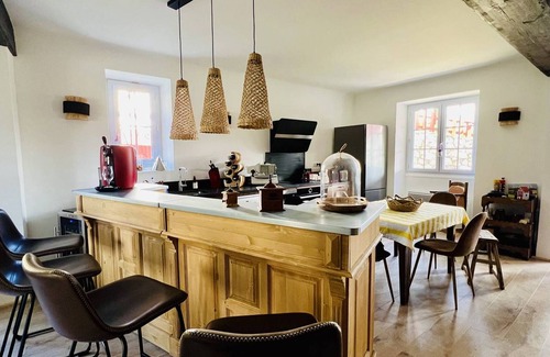 Hasparren Villa | Large Basque house 14 pers, pool, game room, internet, charging station