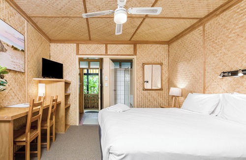 Suffolk Park Hotel | Large Beachfront Motel With 2 Beds and Kitchen