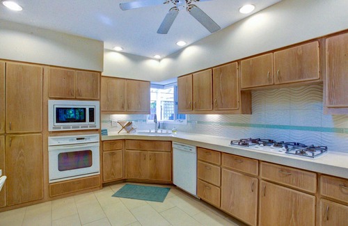 Bayview House | Large beautiful home with air conditioning! Walk to Beaches, Resort Pool