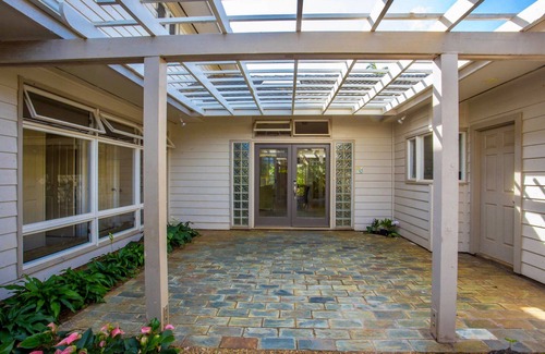 Bayview House | Large beautiful home with air conditioning! Walk to Beaches, Resort Pool